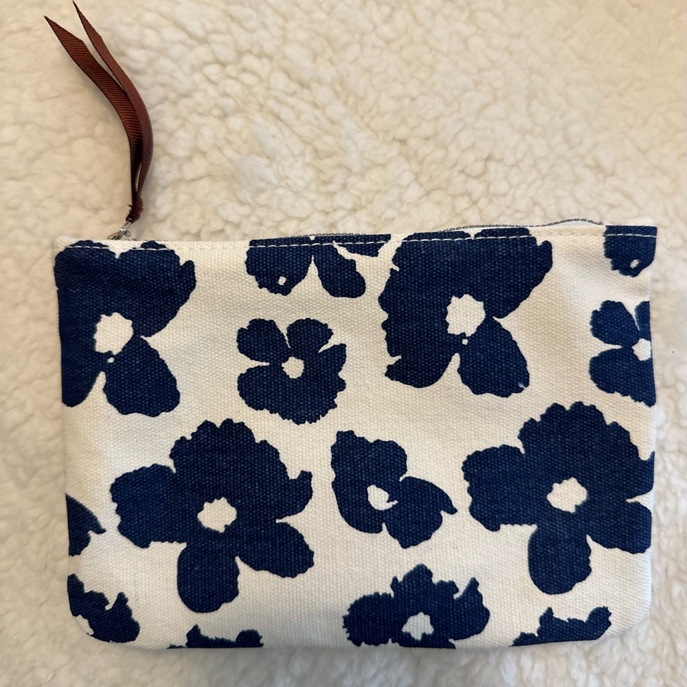 Blue and White Flower Ipsy Bag - Picture 1 of 2